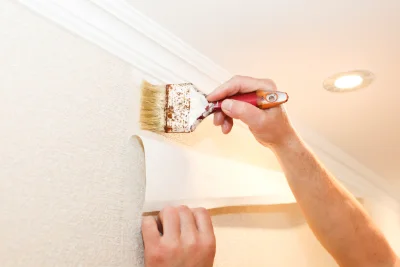 Pose de papier peint à Liart — revêtements muraux et toiles de verre